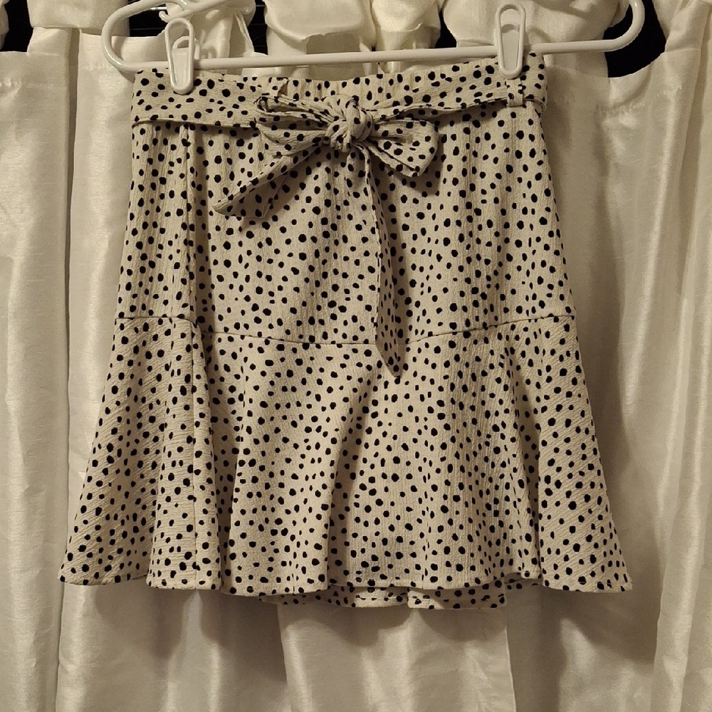 Stradivarius Black and White Polka Dot Skort Small 💛💛💛💛